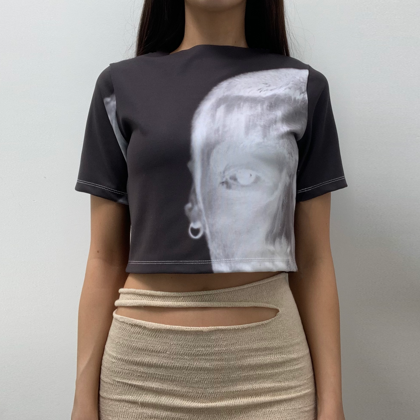 CROPPED PORTRAIT TEE