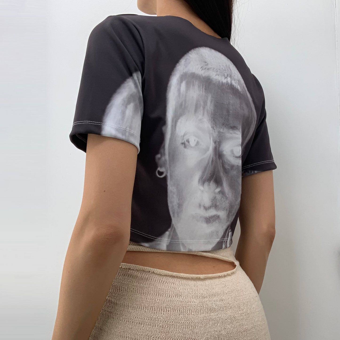 CROPPED PORTRAIT TEE