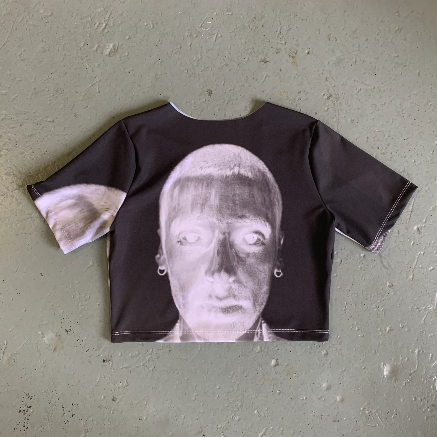 CROPPED PORTRAIT TEE